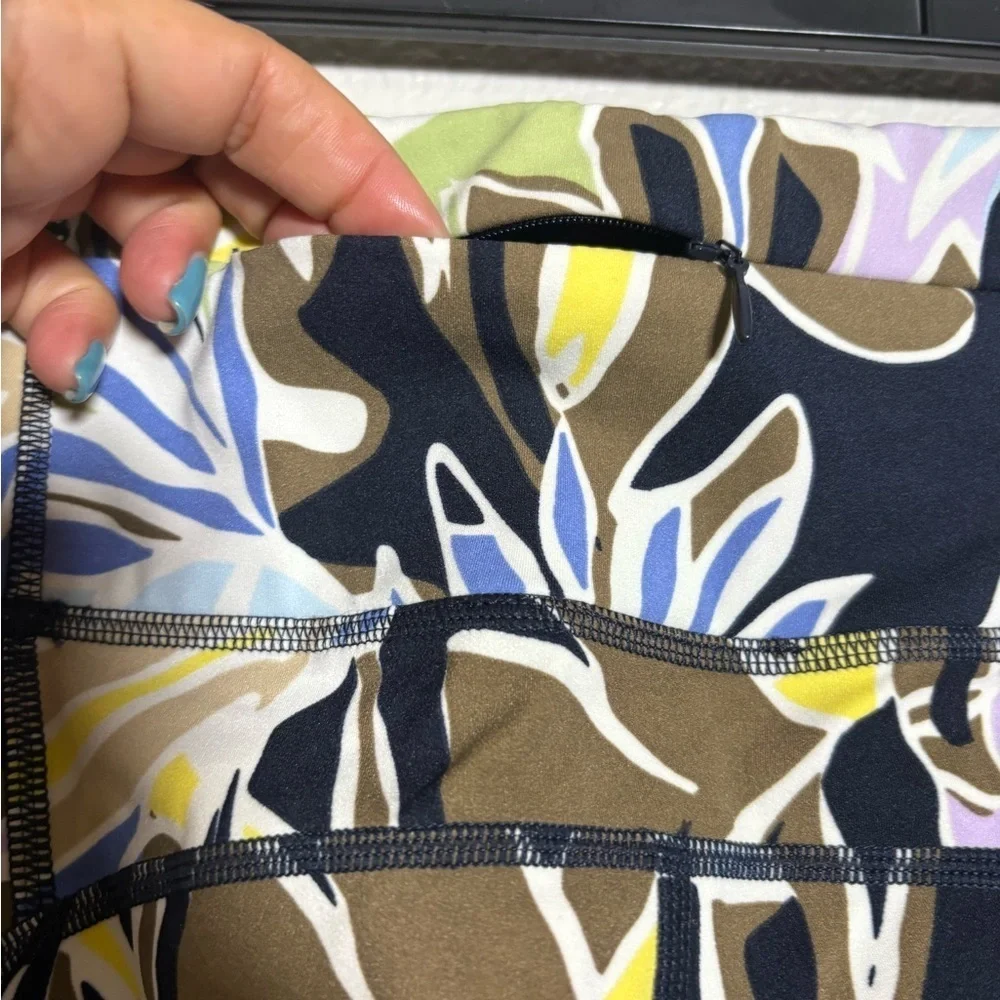Sweaty Betty Power 7/8 Leggings in Green Paper Leaf Print. Nice Soft, Thick.